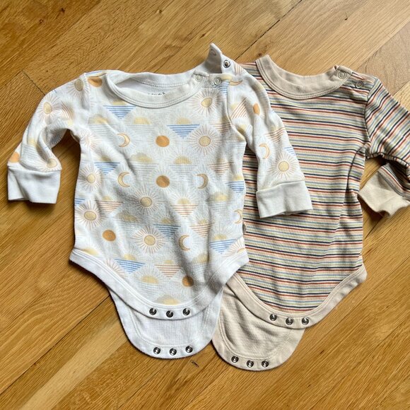 Goumi Set of 2 Infant Graphic Onsies Size 3-6 mos - Picture 1 of 3